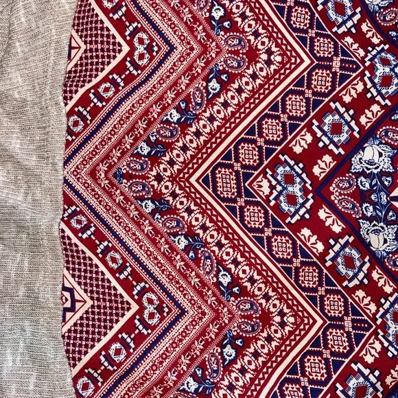 Tank top “cardigan” with pattern at bottom - Picture 3 of 3